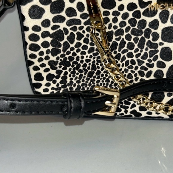 Michael Kors Jet Set Leather Cross Body Bag - Picture 3 of 11